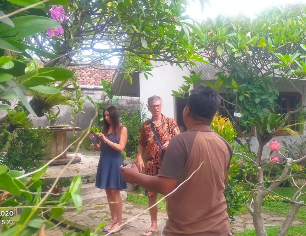 Serongga Guest House Lebih Exterior foto