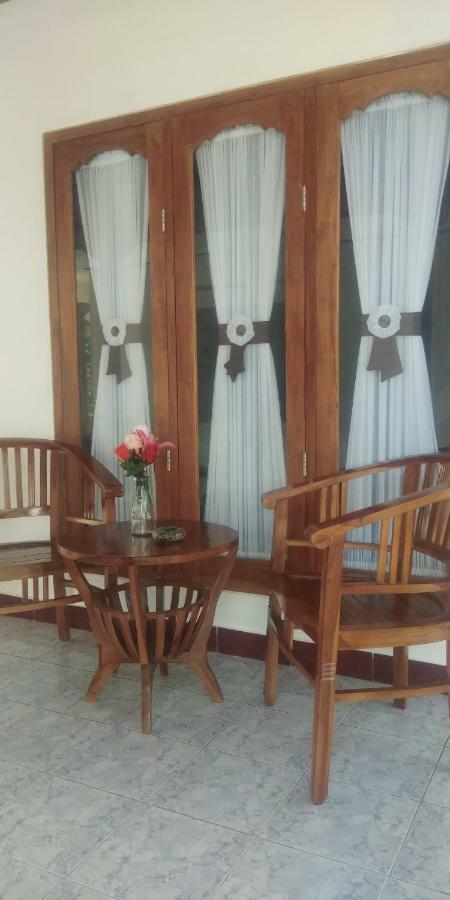 Serongga Guest House Lebih Exterior foto